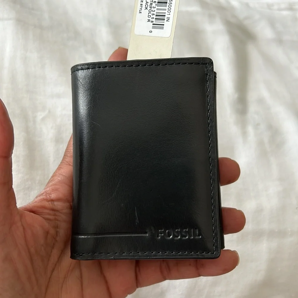 FOSSIL BLACK LEATHER WALLET MSRP $60.00 NWT